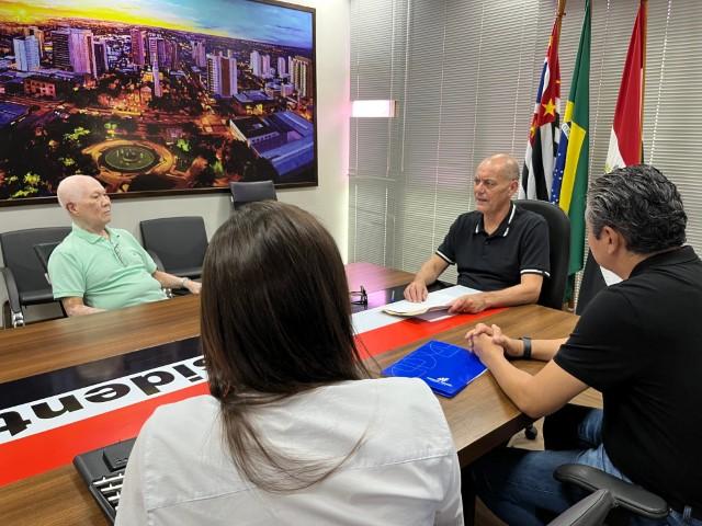 Prefeito Tupã recebe presidente e diretor da Mampei Funada - Sassom foto