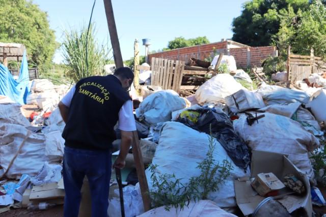 Com foco na dengue, Prefeitura inicia força-tarefa em depósitos irregulares de reciclagem - Sassom foto