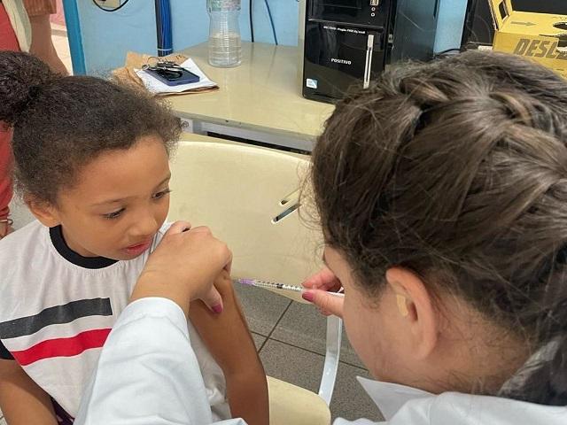 Seduc e Sesau já aplicaram cerca de mil doses de vacinas nas escolas; veja novo cronograma - Sassom foto